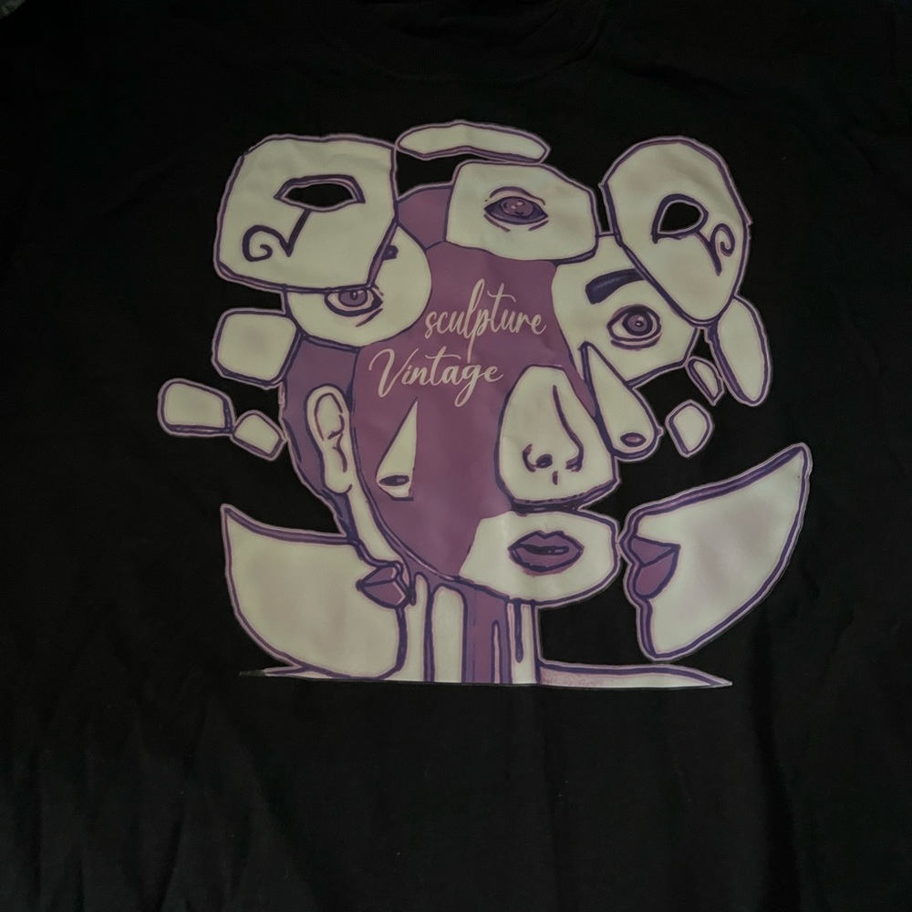 Size M sculpture vintage shirt